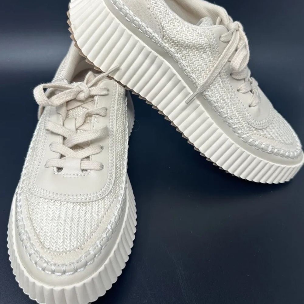NEW Dolce Vita Sneakers Size 8.5 Beige Platform Sneakers Shoes Comfortable